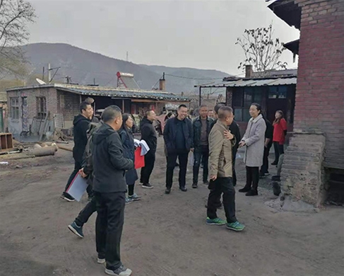縣委、鎮(zhèn)府領(lǐng)導(dǎo)煤改電驗(yàn)收工程